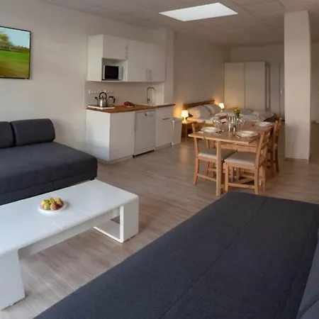 Apartment Eleonoras In Stadt Mit Terrasse Und Eigenen Parkplaetzen Vor Der Tuer, Fuer Grosse Gruppen Bis Zu 13 Personen Geeignet