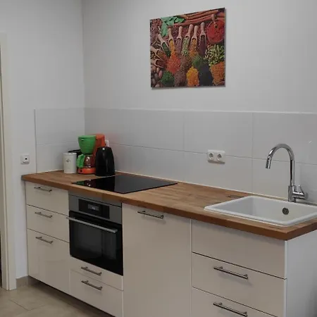 Apartment Eleonoras In Stadt Mit Terrasse Und Eigenen Parkplätzen Vor Der Tür, Für Große Gruppen Bis Zu 13 Personen Geeignet